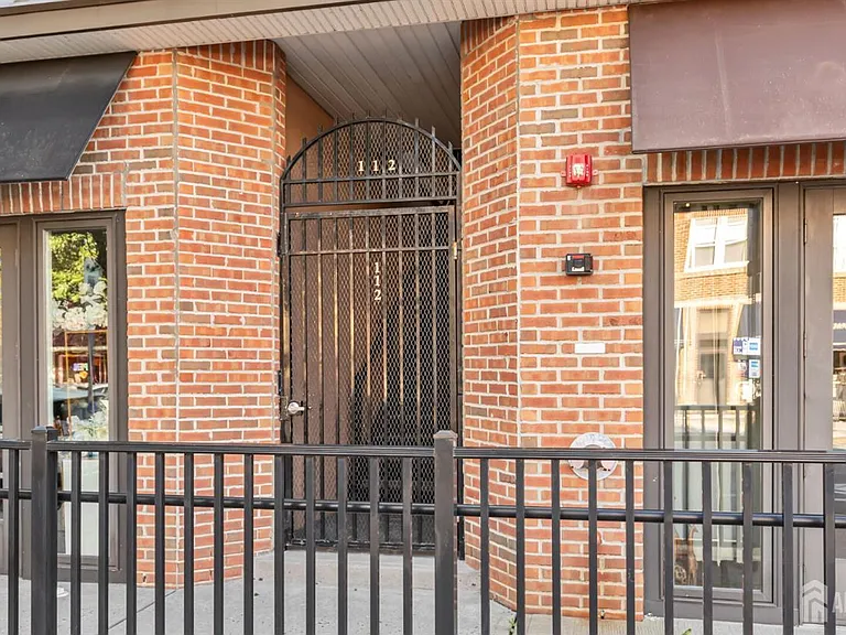 112 N Broadway St #C — Photo 36