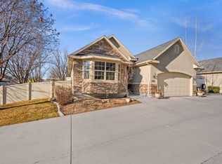 1331 Avalon Dr, Springville, UT 84663
