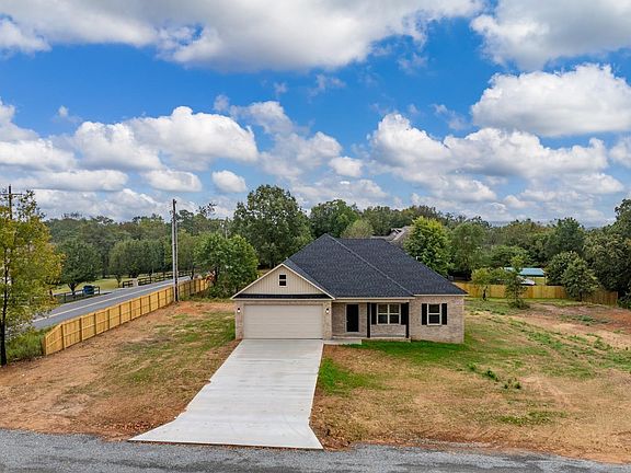 4th image of 3 Summerlyn Place Dr