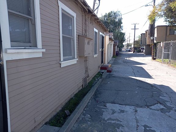 3rd image of 371 Walnut Ave #371