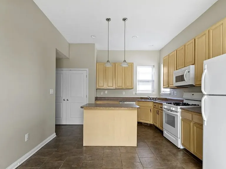 2605 Carrollton Ave — Photo 26