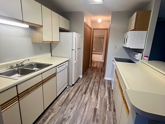 Kitchen with newer appliances