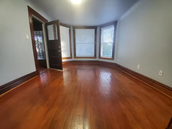 1900 F St APT 4, Sacramento, CA 95811