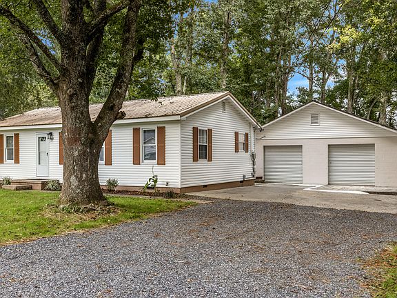4th image of 3223 Bates Dr