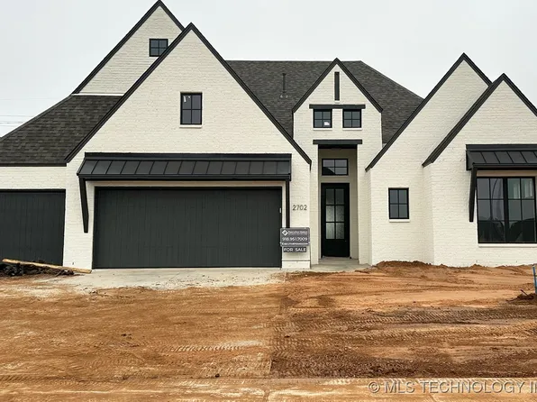 2702 W Tucson Ct, Broken Arrow, OK 74011
