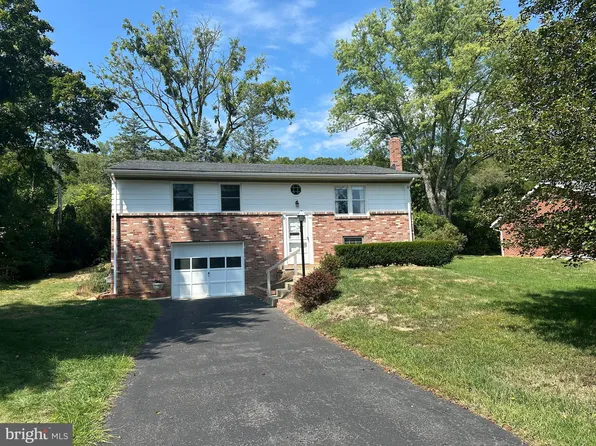 12303 Bowling St, Cumberland, MD 21502