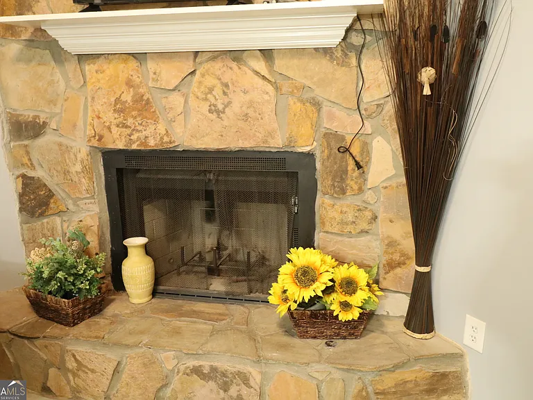 933 Ohara Dr — Photo 14