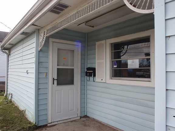 3rd image of 160 Louisiana St