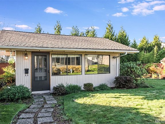 Cozy stand alone cottage in the backyard. Studio floorplan allows an additional living space or potential added income. Cottage has its own kitchen, bathroom and private courtyard entrance.