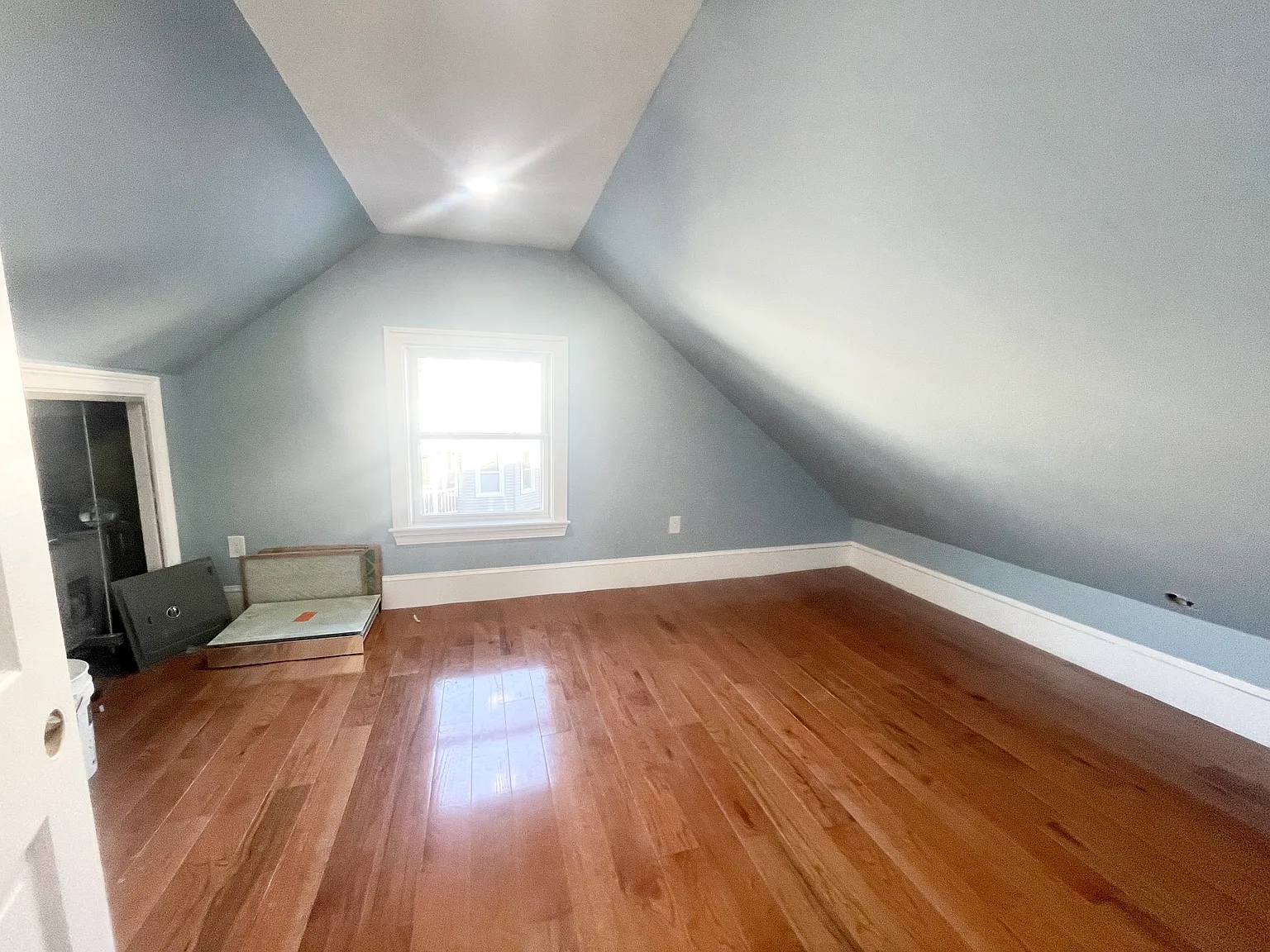 5 bed, 9999 sqft, $4,400 — Photo 4