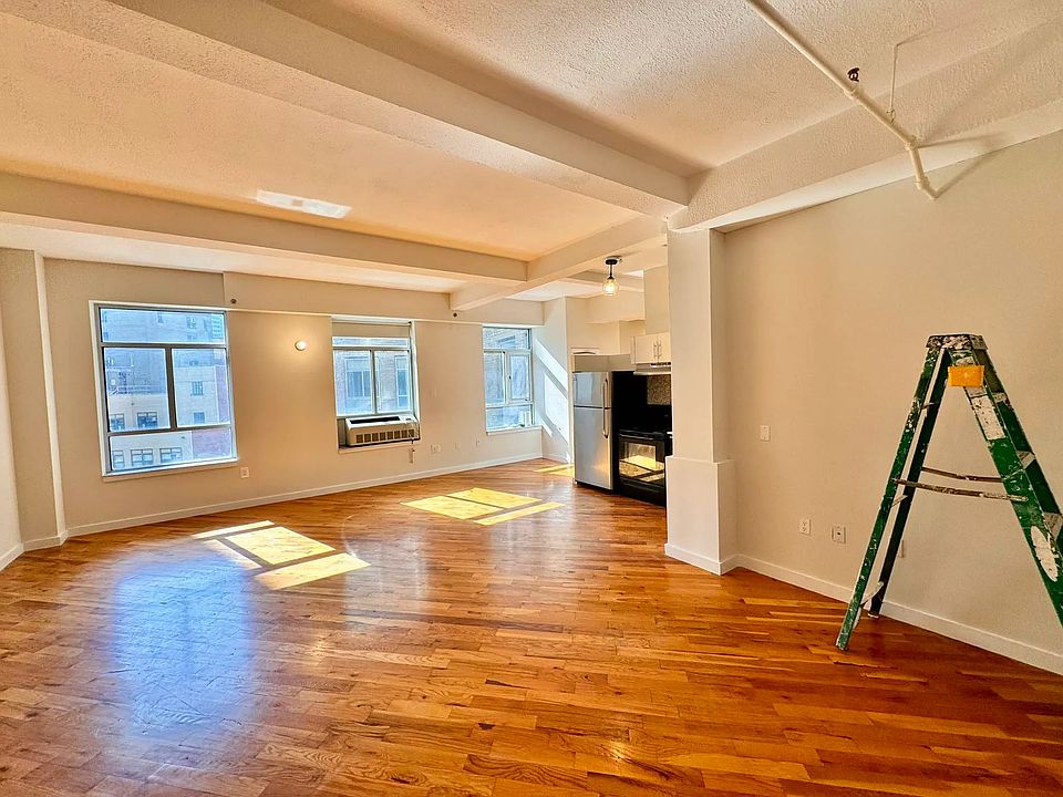 1st image of 2928 41st Ave #805
