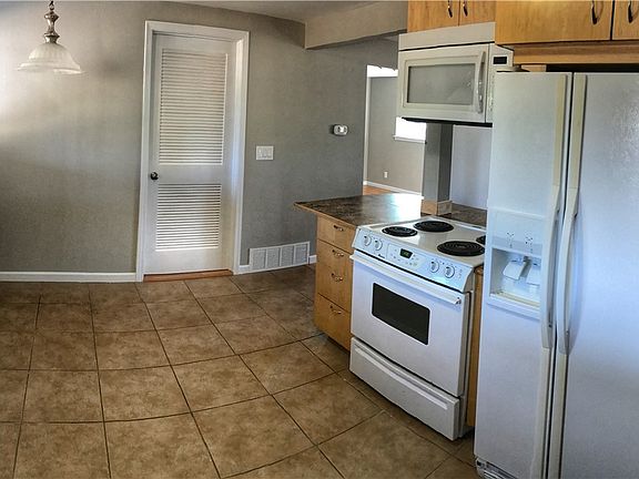 3rd image of 10401 Cronins Dr SW