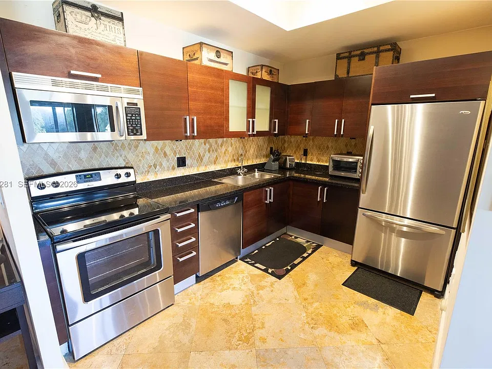 3250 Grand Ave #404