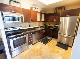 3250 Grand Ave