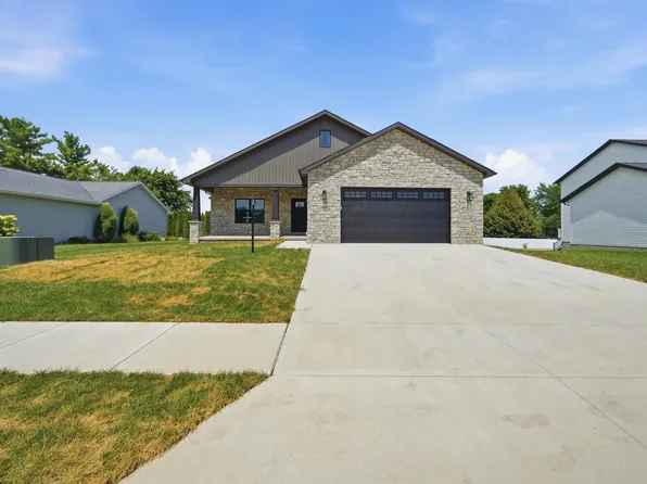 1325 Cedar Lake Dr, Metamora, IL 61548