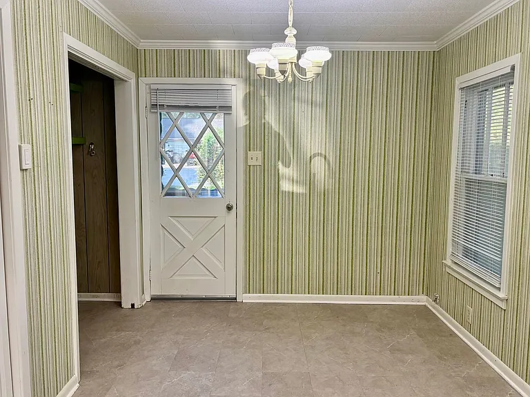 208 Saint Anne St — Photo 8