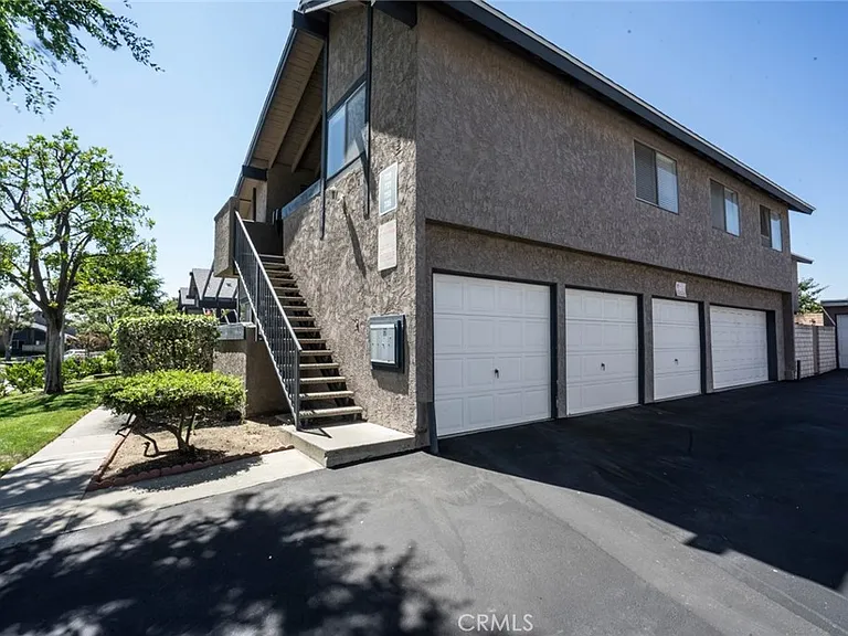 731 Windwood Dr — Photo 2