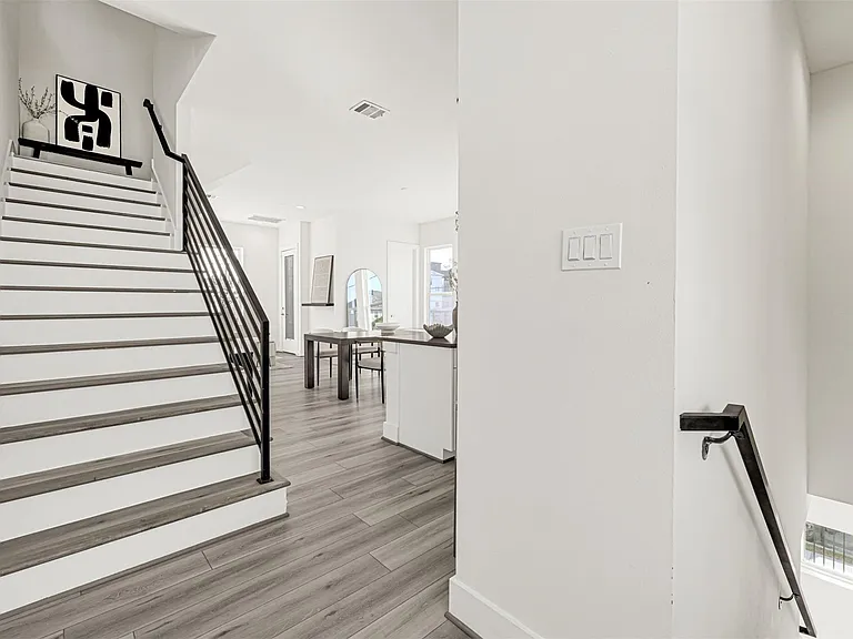 3313 Baer St — Photo 7