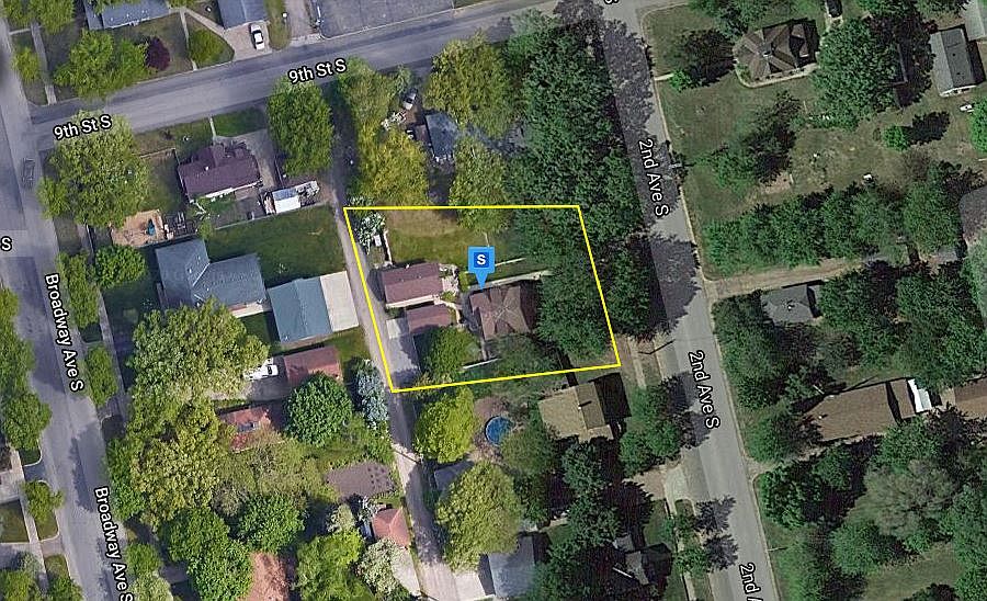 1st image of 909 2nd Ave S