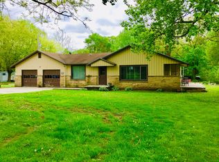 4 Carter Dr, Oakwood, IL 61858