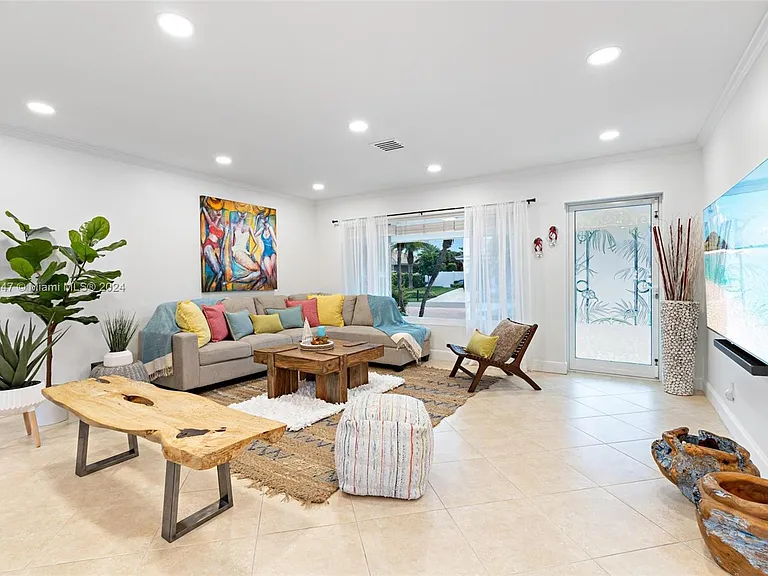 290 Tropic Dr — Photo 7