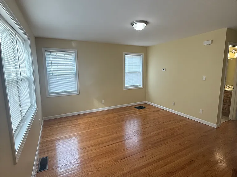 32 Chestnut St #1 — Photo 2