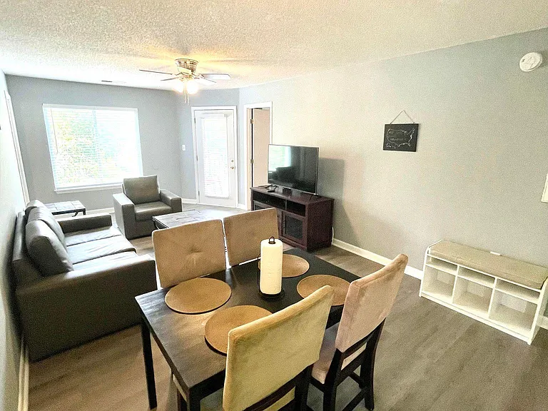 1401 Collegiate Cir #302 — Photo 7
