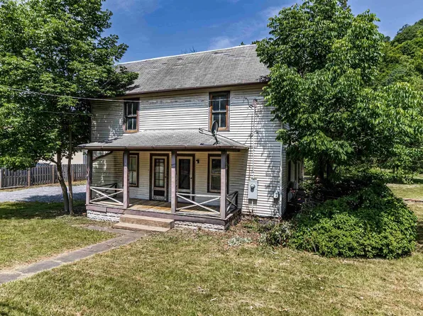 3795 Earl L Core Rd, Morgantown, WV 26508