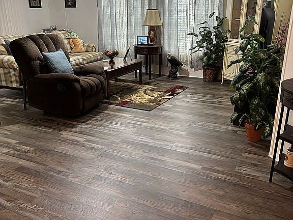 3rd image of 76 Fountain Dr