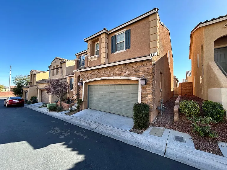 10743 Knickerbocker Ave — Photo 2