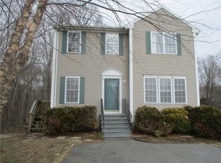 27 Hunters Crossing Dr, Coventry, RI 02816