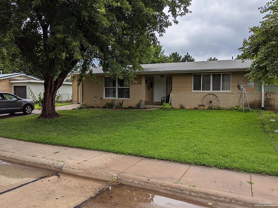 1st image of 740 Greenbriar Cir