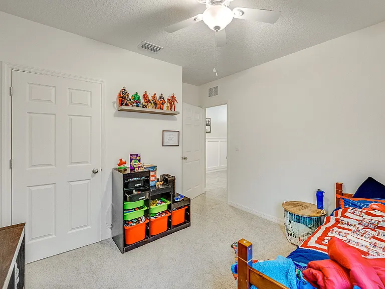 1075 Trinity St — Photo 19