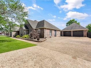 1750 W Laurel Ave, Rogers, AR 72758