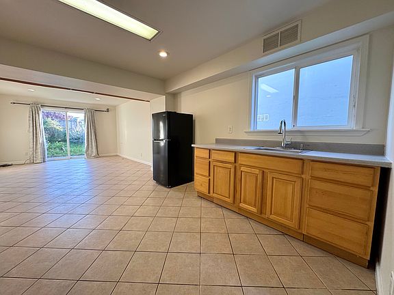 3rd image of 1315 Skyline Dr #A