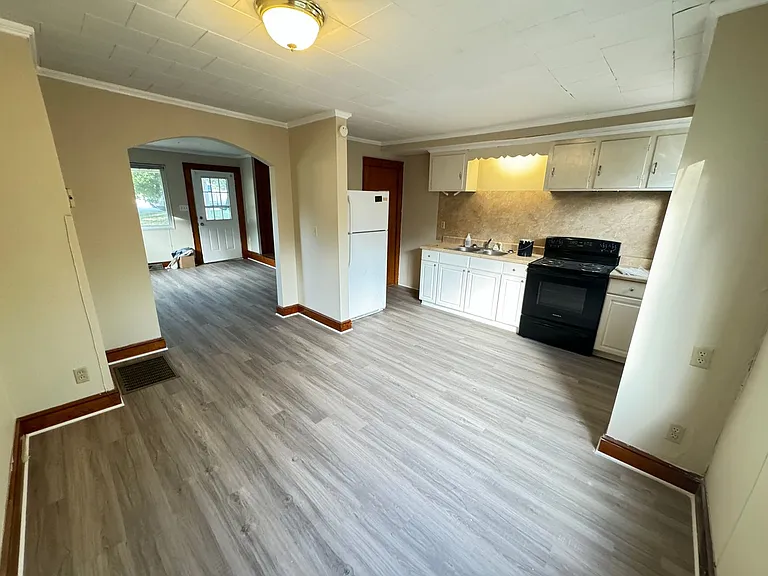 107C S Walnut Gq St — Photo 3