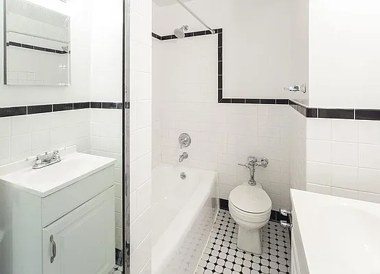 Rented by Warburg | media 8
