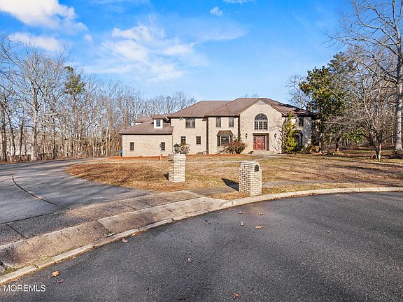 2nd image of 305 Woodview Court