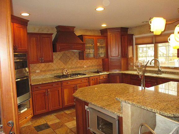 5th image of 22W335 Temple Dr