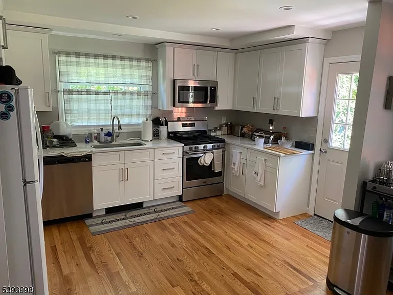 549 Broughton Ave #1 — Photo 11