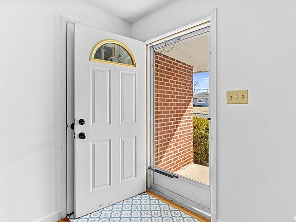 4th image of 2119 W Westbrook Dr