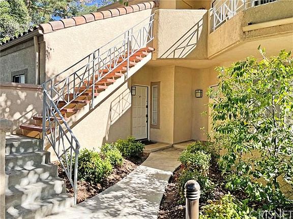 3rd image of 23933 Del Monte Dr Unit 17