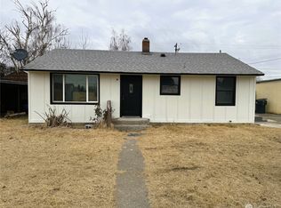 617 E 2nd St, Grandview, WA 98930