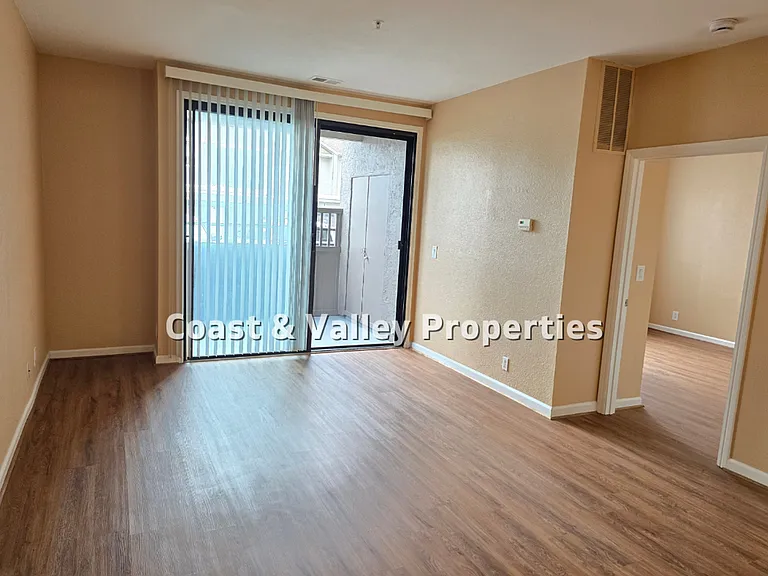 427 W Laurel Dr #I — Photo 2