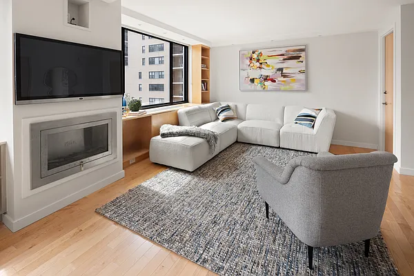 NEIGHBORHOOD&KATHARINEHAMNETT ロンT L 160 West 66th Street #39B in Lincoln Square, Manhattan