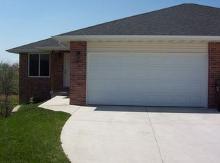 3835 W Brook Ct, Springfield, MO 65807