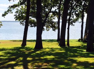 152 Lake Dr, Mabank, TX 75156