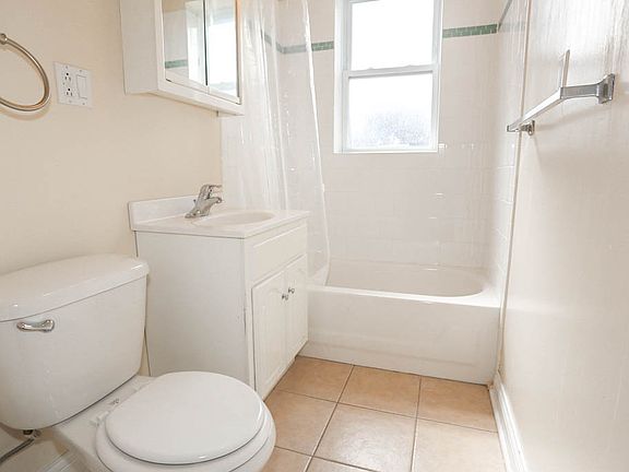 4th image of 3521 1/2 N Broadway St #3E