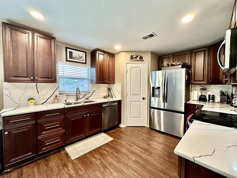 817 Tapestry Cv — Photo 12