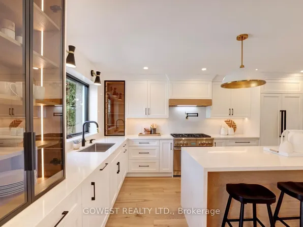 981 Valdese Dr, Mississauga, ON L5C 2Z5